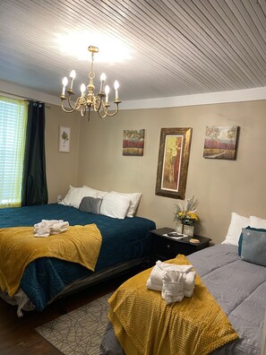 Memory-foam beds, individually decorated, individually furnished - Bella's Boutique Hotel (Hemingway)