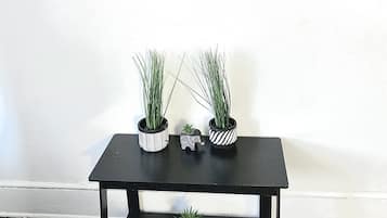 コンフォート シングルルーム | 低反発ベッド、客室ごとに異なる装飾、客室ごとに異なるインテリア、ノートパソコン用作業スペース