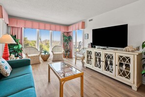 Fernseher, DVD-Player, Stereoanlage