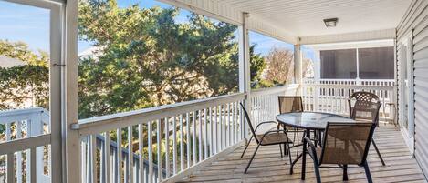 تناول الطعام بالخارج