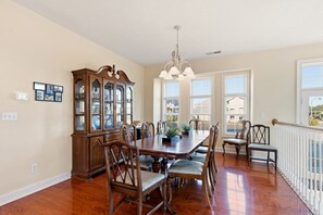 Dining - Spacious, luxury home w/large decks, grill, yard-waiting for your family for complete vacation fun (North Myrtle Beach)
