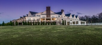 1,000 Acre Resort Horseback Riding 60 Acre Lake; Pools, whirlpool, games room