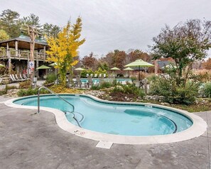 Piscine intérieure, piscine extérieure