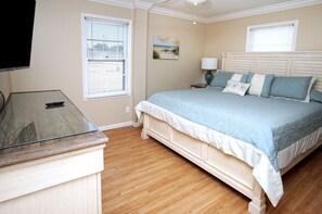 7 bedrooms, iron/ironing board, Internet, bed sheets - Luxury home w/large private pool, spacious sundeck-complete paradise-short distance from beach (North Myrtle Beach)