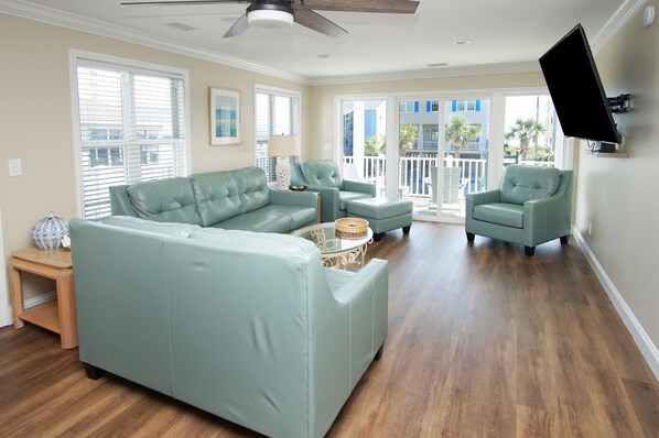 Tv och ett bordtennisbord