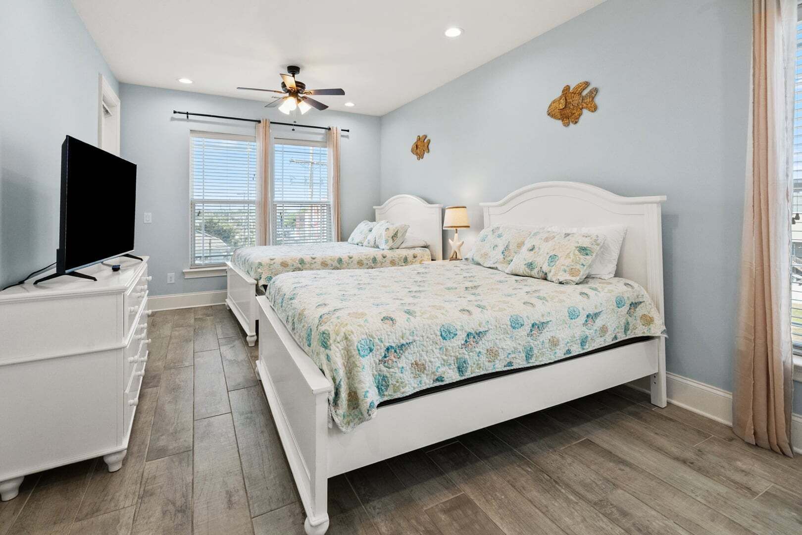 7 bedrooms, WiFi, bed sheets