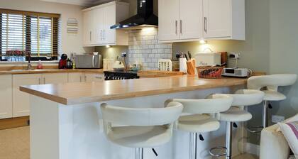 4 bedroom accommodation in Lower Cwm-twrch, near Ystradgynlais