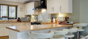 4 bedroom accommodation in Lower Cwm-twrch, near Ystradgynlais