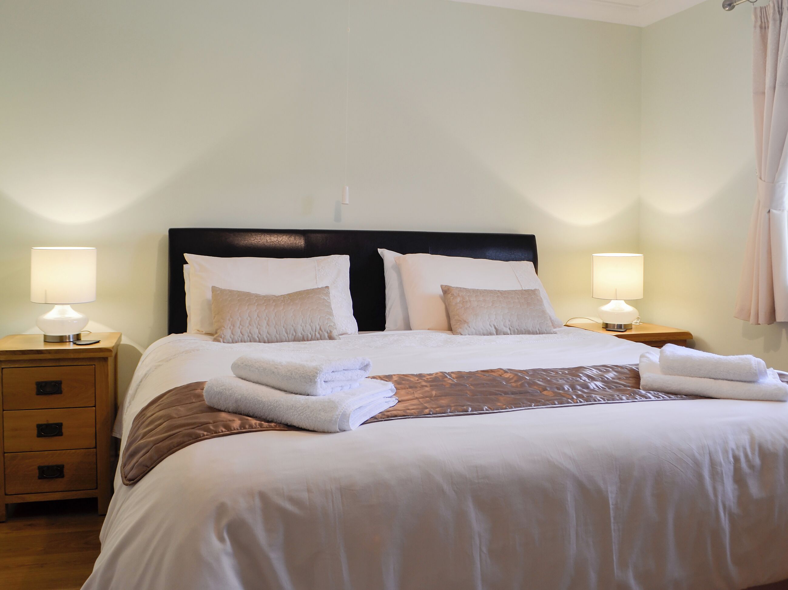 4 bedrooms, free WiFi, bed sheets