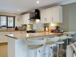 Oven, dishwasher, high chair, freezer - 4 bedroom accommodation in Lower Cwm-twrch, near Ystradgynlais (Lower Cwm-twrch, near Ystradgynlais)
