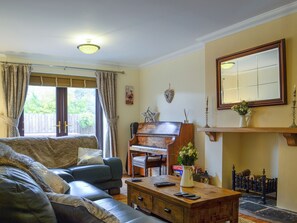 Living area - 4 bedroom accommodation in Lower Cwm-twrch, near Ystradgynlais (Lower Cwm-twrch, near Ystradgynlais)