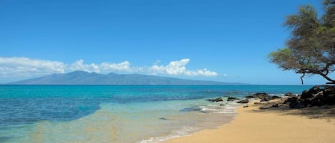 Beach nearby, sun-loungers, beach towels