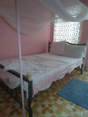 Double Room | Iron/ironing board, bed sheets - Chez Mbago Resort (Ugunja)