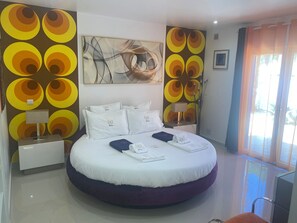 3 bedrooms, in-room safe, desk, iron/ironing board - VILAMOURA villa ground floor heated pool (optional) 1 km from marina. 3 suites (-Vilamoura)