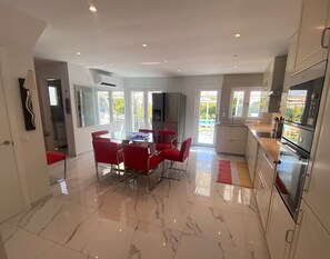 Fridge, microwave, oven, stovetop - VILAMOURA villa ground floor heated pool (optional) 1 km from marina. 3 suites (-Vilamoura)