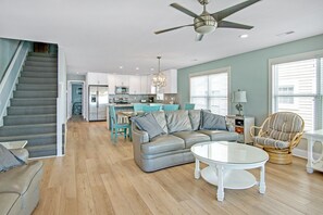 Een televisie en boeken