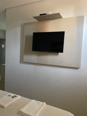 Dubbelrum | Minibar, mörkläggningsgardiner, strykjärn/strykbräda och gratis wi-fi