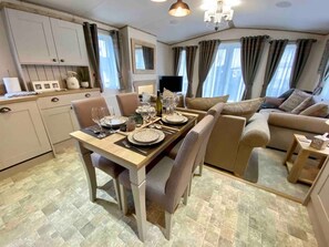 Apartment | Private kitchen | Fridge, microwave, oven, stovetop - Stunning 2-bed Holiday Lodge Nr Padstow (Padstow)