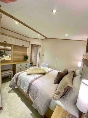 Apartment | 2 bedrooms, iron/ironing board, free WiFi, bed sheets - Stunning 2-bed Holiday Lodge Nr Padstow (Padstow)