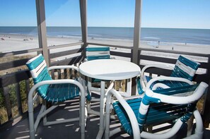Outdoor dining - Beautiful oceanfront condo w/all the amenities-pool, hot tub, tennis-family fun! (North Myrtle Beach)