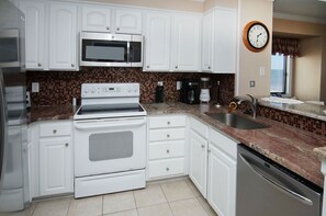 Fridge, microwave, oven, stovetop - Beautiful oceanfront condo w/all the amenities-pool, hot tub, tennis-family fun! (North Myrtle Beach)