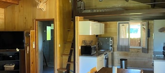 Chalet du Moulin des fontaines near the Pont du Gard