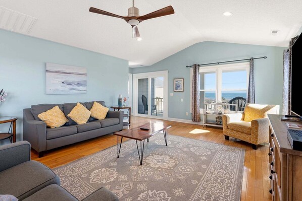 TV, DVD player, books, stereo