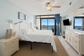 3 bedrooms, iron/ironing board, WiFi, bed sheets - Steps from the ocean, spacious condo w/fitness center, indoor and outdoor pools, hot tub (North Myrtle Beach)