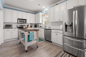 Coffee/tea maker, fridge, microwave, oven