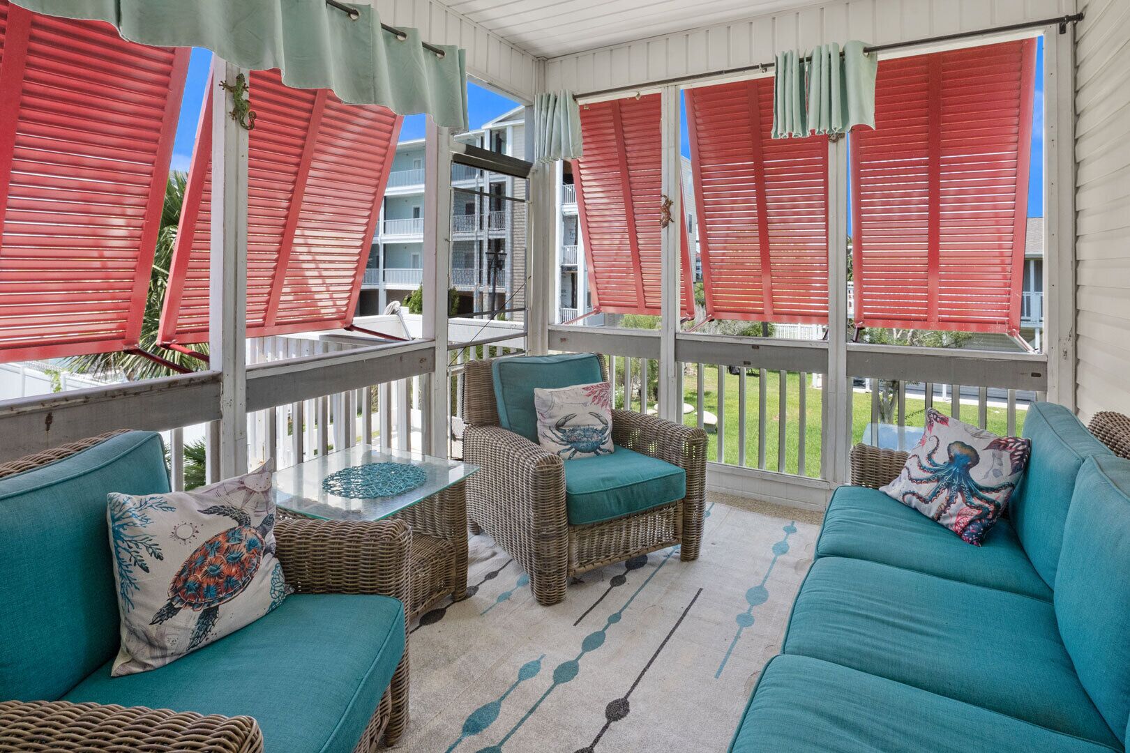 Tv, tv-spel, dvd-spelare och en stereo