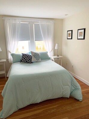 4 bedrooms, desk, iron/ironing board, travel cot