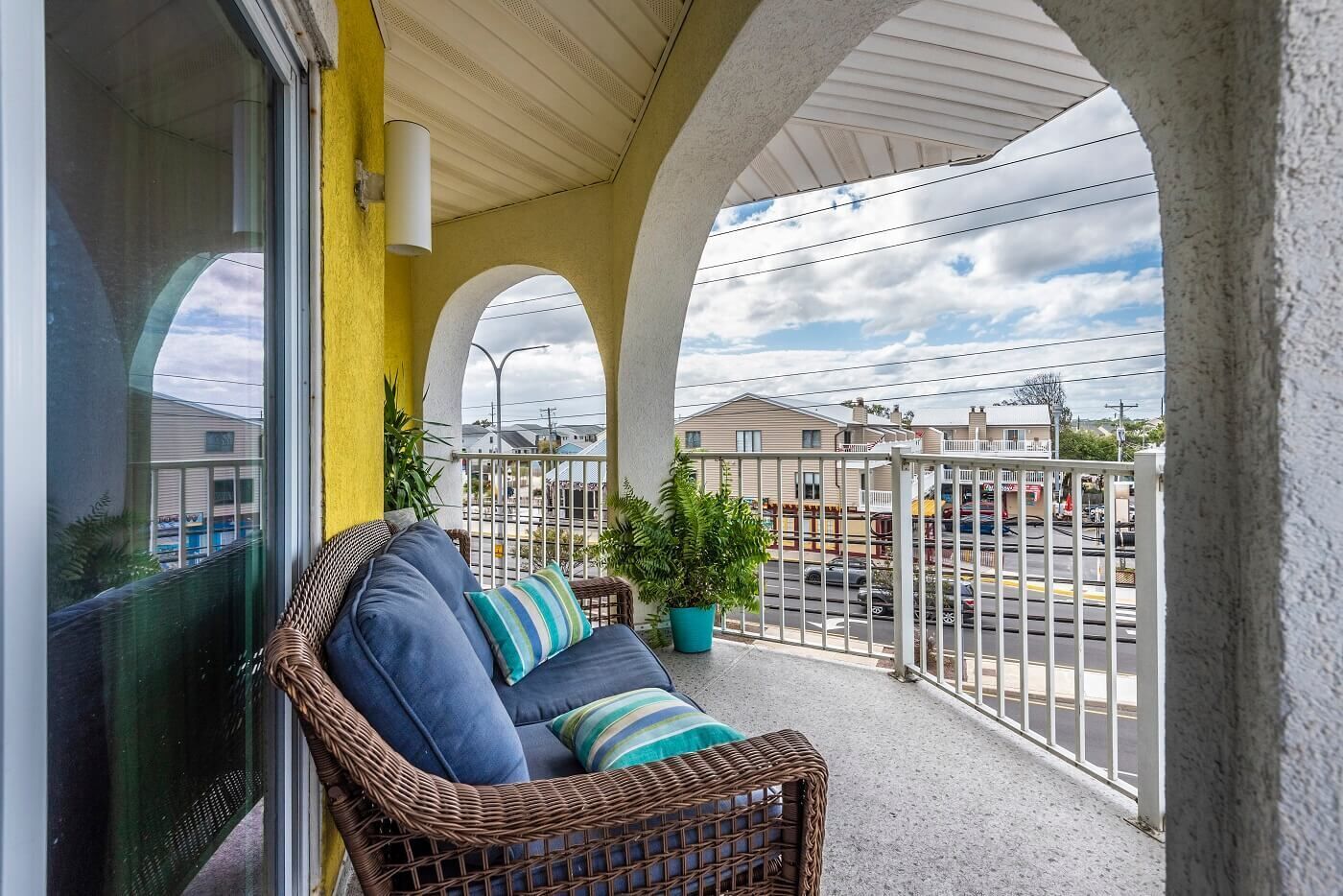 70 STEPS FROM THE OCEAN Complementary beach chairs and beach umbrellas. Book it!