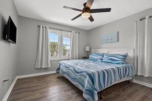 4 bedrooms, internet, bed sheets - Channel home w/gorgeous saltwater pool, relaxing porches-fish, swim, sunbathe, enjoy! (North Myrtle Beach)