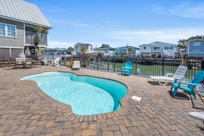 Pool - Channel home w/gorgeous saltwater pool, relaxing porches-fish, swim, sunbathe, enjoy! (North Myrtle Beach)