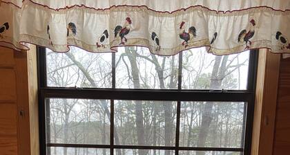 Cozy Cabin with Panaromic View of Lake Holbrook