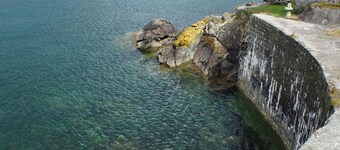 Fisherman’s cottage 100 yards from the sea with log burner and own parking