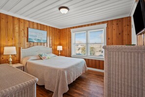 4 bedrooms, WiFi, bed sheets