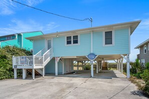 Exterior - Oceanfront cottage w/private beach access, amazing deck views--in North Myrtle Beach (North Myrtle Beach)