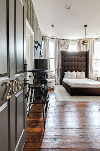 Stunning Modern Studio Will Take Your Breath Away
