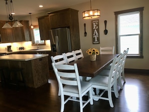Dining - Sunflower House on Lake Wissota (Chippewa Falls)