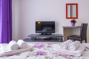 Apartment, Balcony, Sea View | Television - Apartmani Mijo (Trogir)