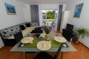 Deluxe Apartment | In-room dining - Apartmani Mijo (Trogir)