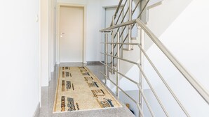 A staircase with metal railings and a patterned carpet. - Apartmani Mijo (Trogir)