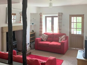 Fireplace - 2 bedroom accommodation in Crosthwaite (Crosthwaite)