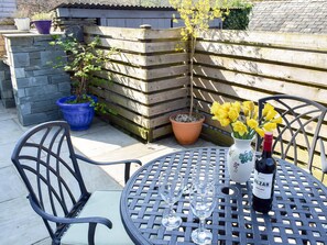 Outdoor dining - 2 bedroom accommodation in Crosthwaite (Crosthwaite)