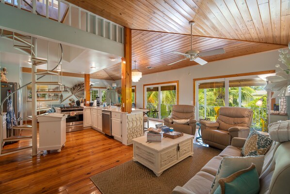 Smart TV - Blackbeard`s Hideaway | Cozy canalfront cottage is an angler's dream on Cudjoe Key (Summerland Key)