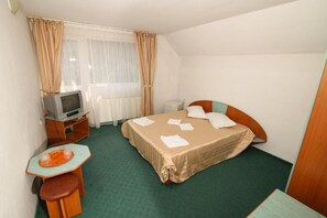 1 bedroom, WiFi - Economy Double Room, Mountain View (Timișu de Sus)