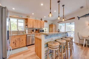 Fridge, microwave, oven, stovetop - Cedar Cottage | Canalfront cottage, double dockage (Big Pine Key)