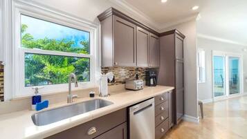 Køleskab, mikrobølgeovn, ovn, opvaskemaskine