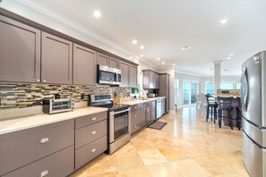Fridge, microwave, oven, dishwasher - Fishermen`s Paradise | Waterfront home with huge pool, 220-foot dock & gorgeous interior (Big Pine Key)